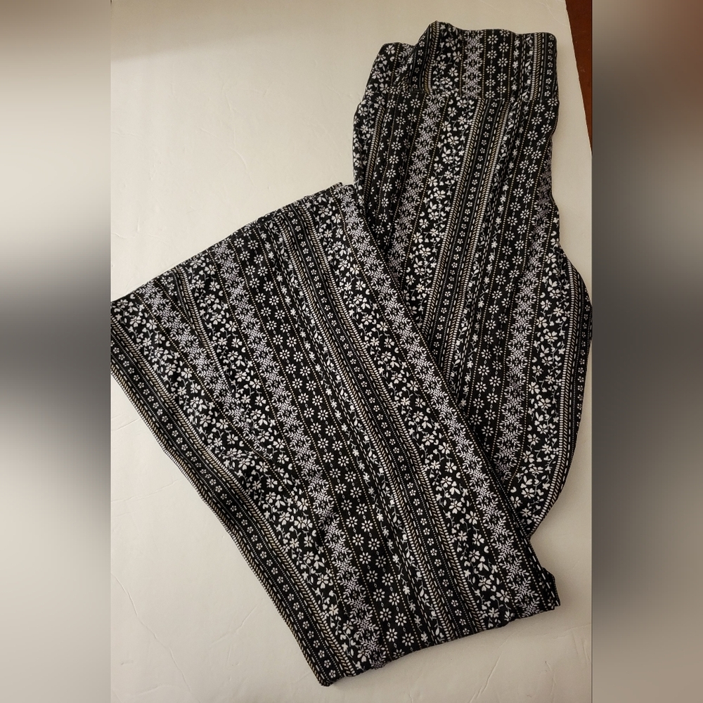No Boundaries Black and White Floral Pants